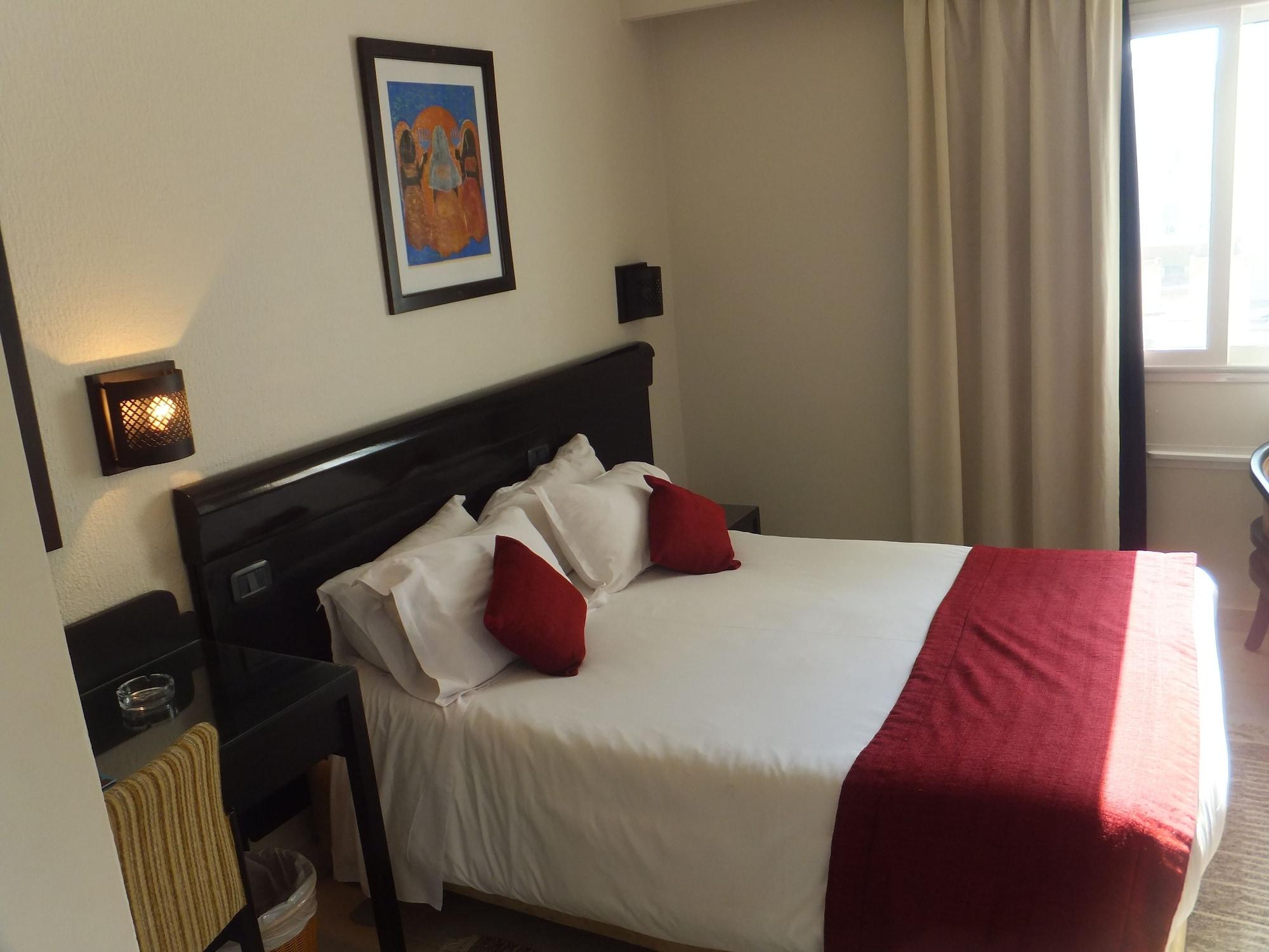 Ambassadeurs Hotel Tunis Bagian luar foto