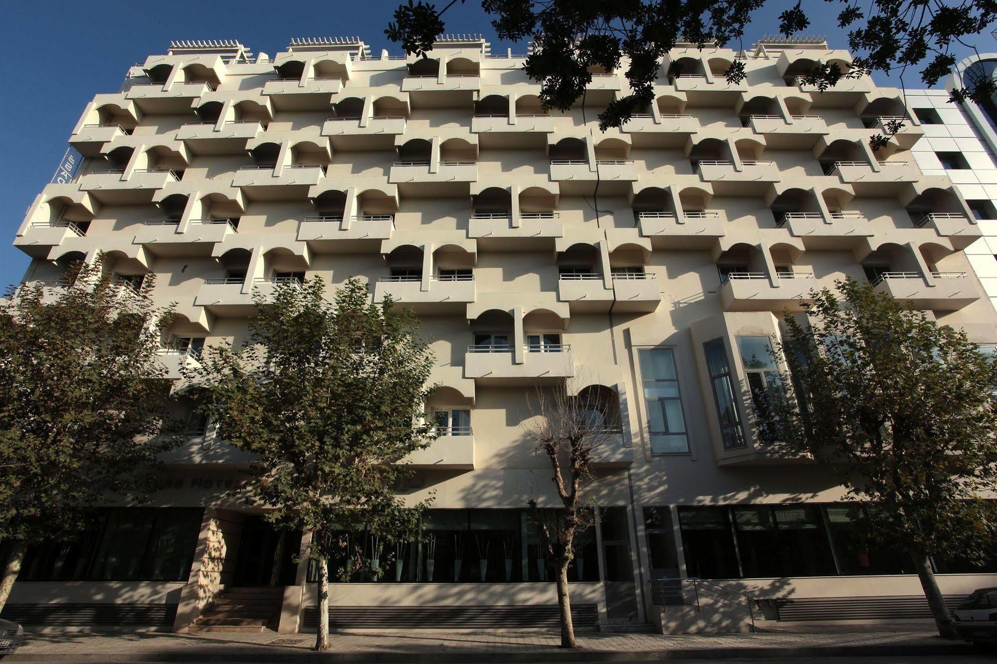 Ambassadeurs Hotel Tunis Bagian luar foto