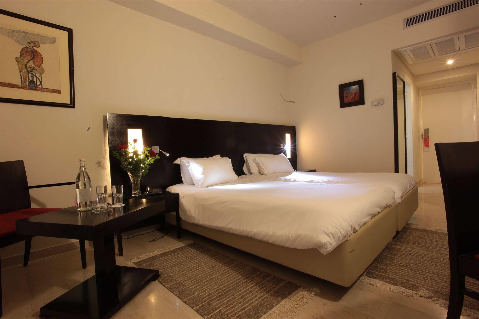 Ambassadeurs Hotel Tunis Bagian luar foto