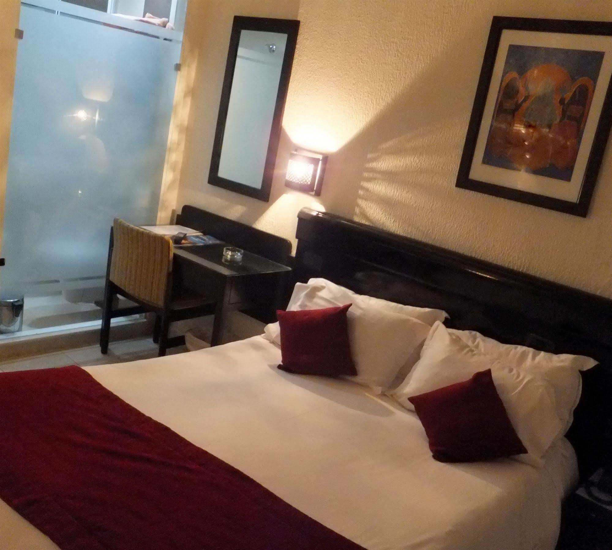 Ambassadeurs Hotel Tunis Bagian luar foto