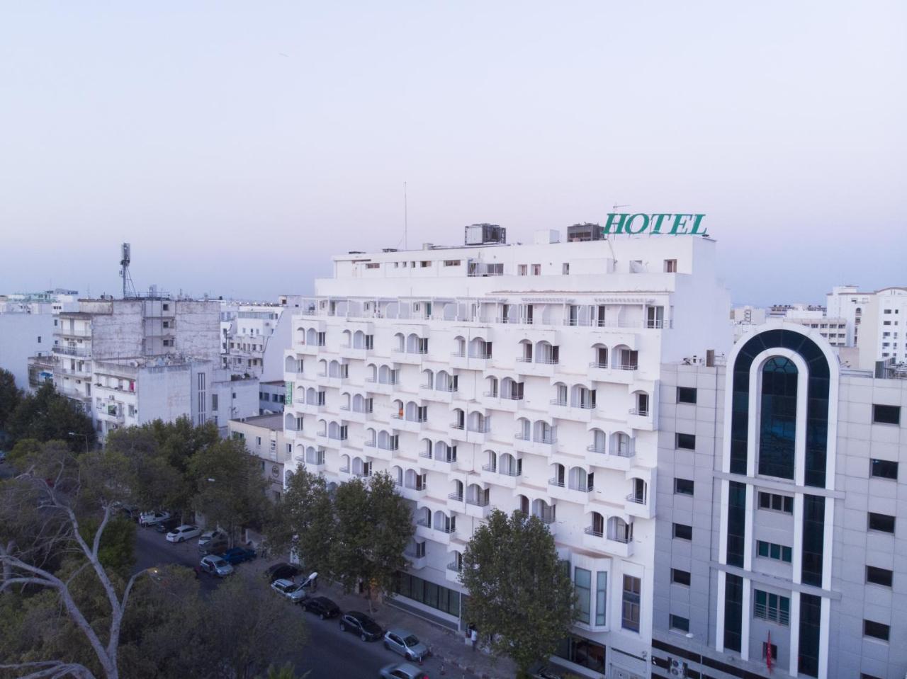 Ambassadeurs Hotel Tunis Bagian luar foto